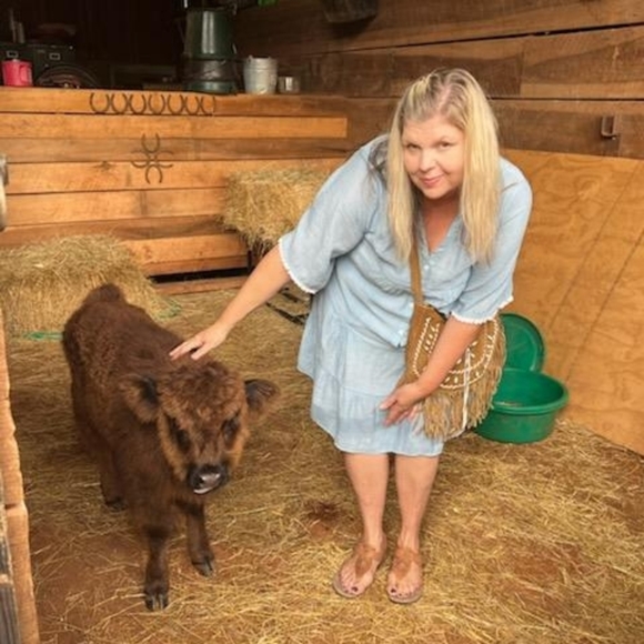 Meet your Posher, Brona - Picture 2 of 2